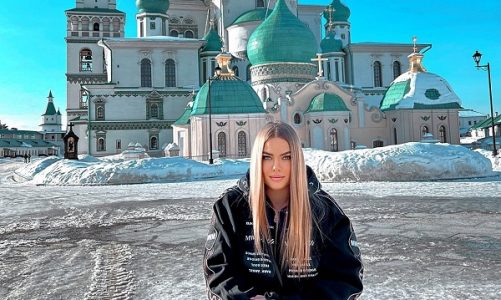 Виктория Логецкая — блогер с аудиторией более 3,5 млн человек