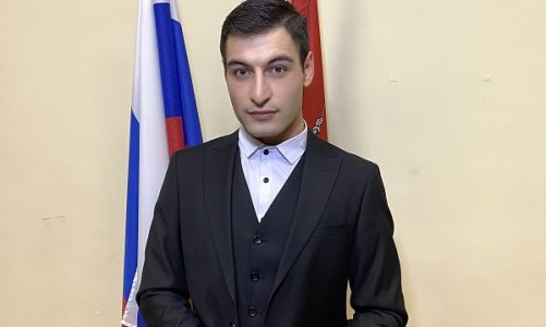 Денис Зайцев — звездный ведущий премии