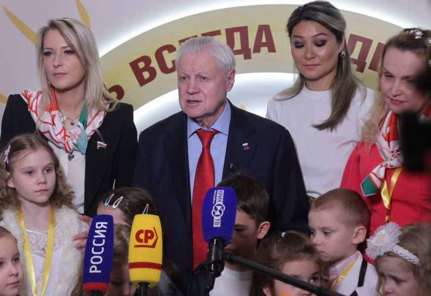 Пусть всегда будет мама